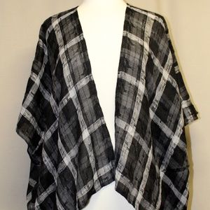 BCBGeneration Black and White Kimono Jacket - K16